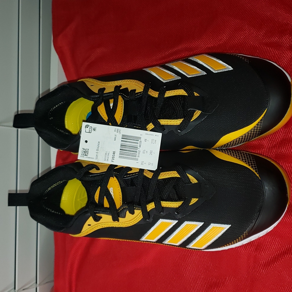 Baseball cleats